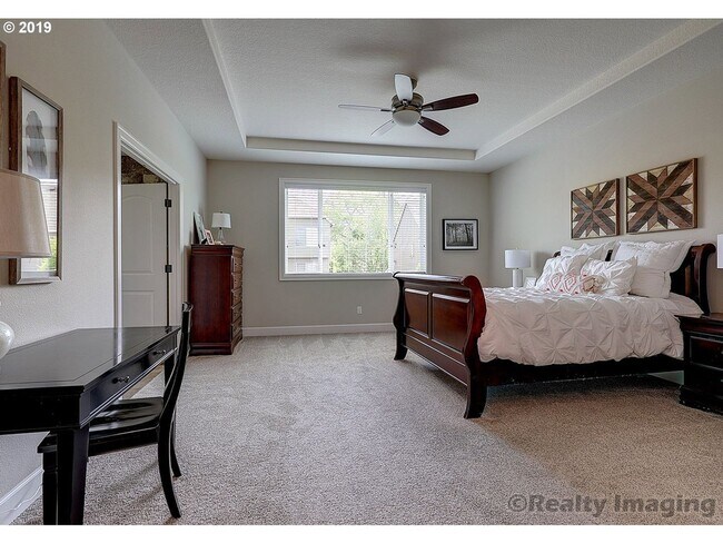 Building Photo - FOR RENT UNFURNISHED: Beautifully maintained 2015 Noyes-built home, 5 bed, 3 bath, 2 car garage w...