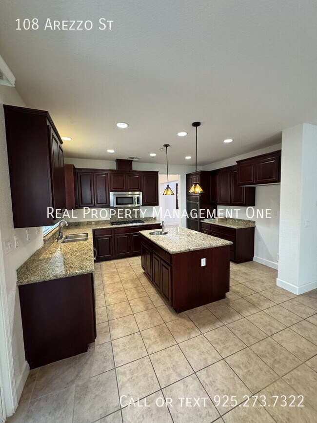 Building Photo - 108 Arezzo St