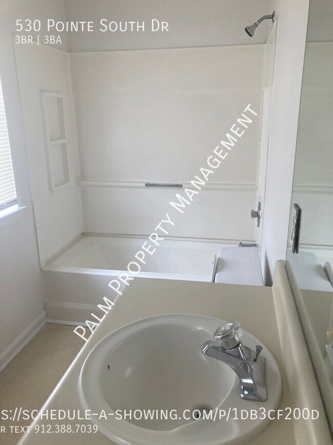 Building Photo - 530 Pointe S Dr