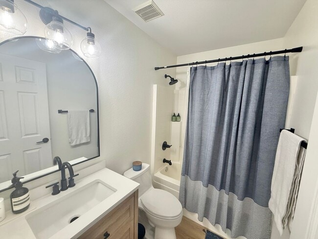 Building Photo - 387 Ivory Cir
