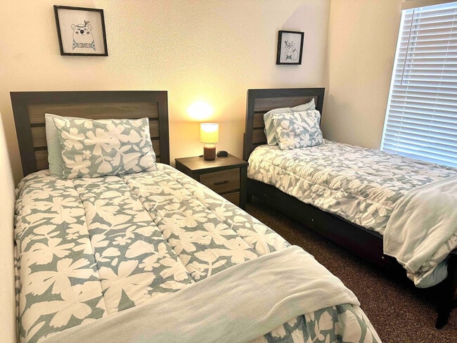 Building Photo - 12810 Roosevelt Ln