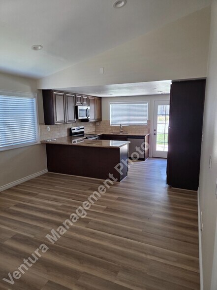 Building Photo - 5665 Meadow Vista Way