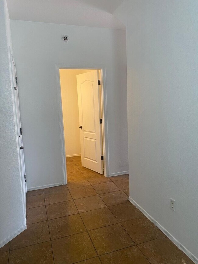 Building Photo - 7805 S Hidden Places Loop