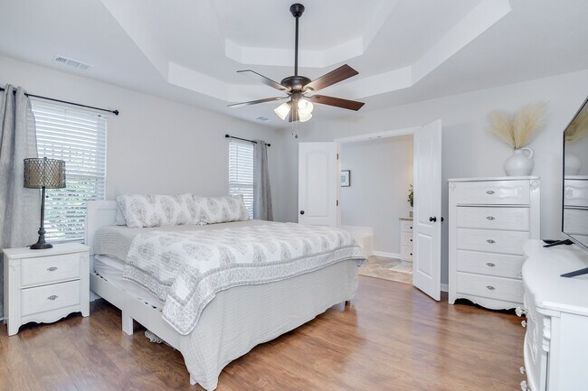 Building Photo - 2003 Helmsdale Ln