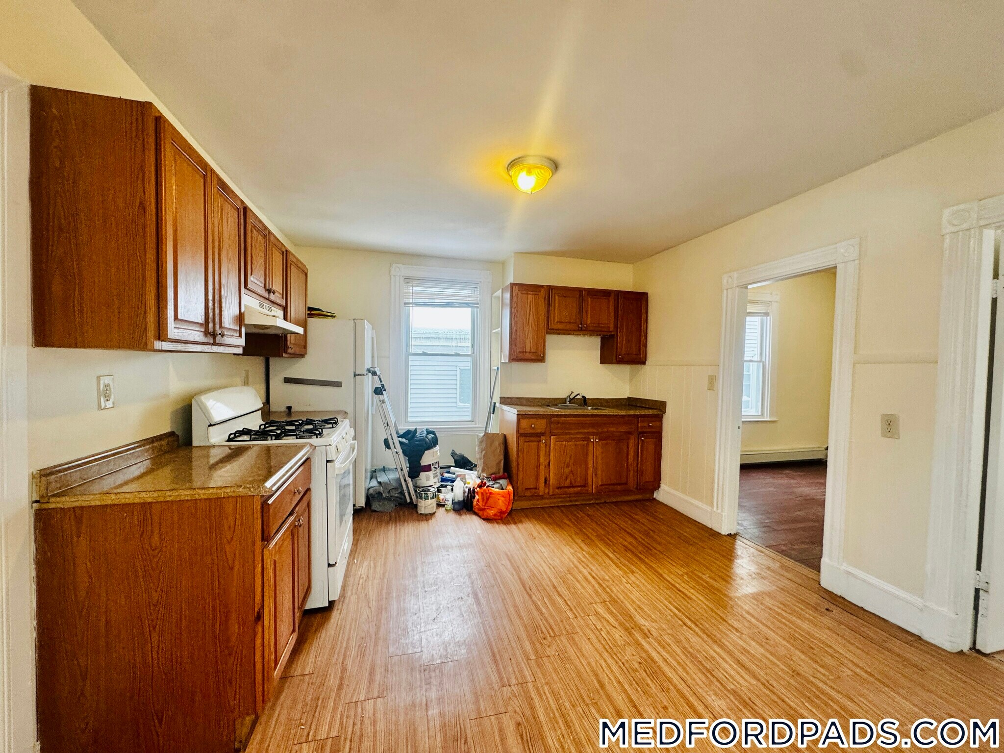 Building Photo - 569 Main St