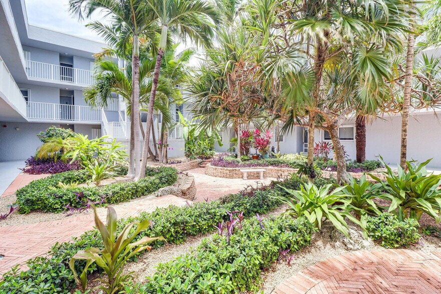 Building Photo - 201 E Ocean Dr
