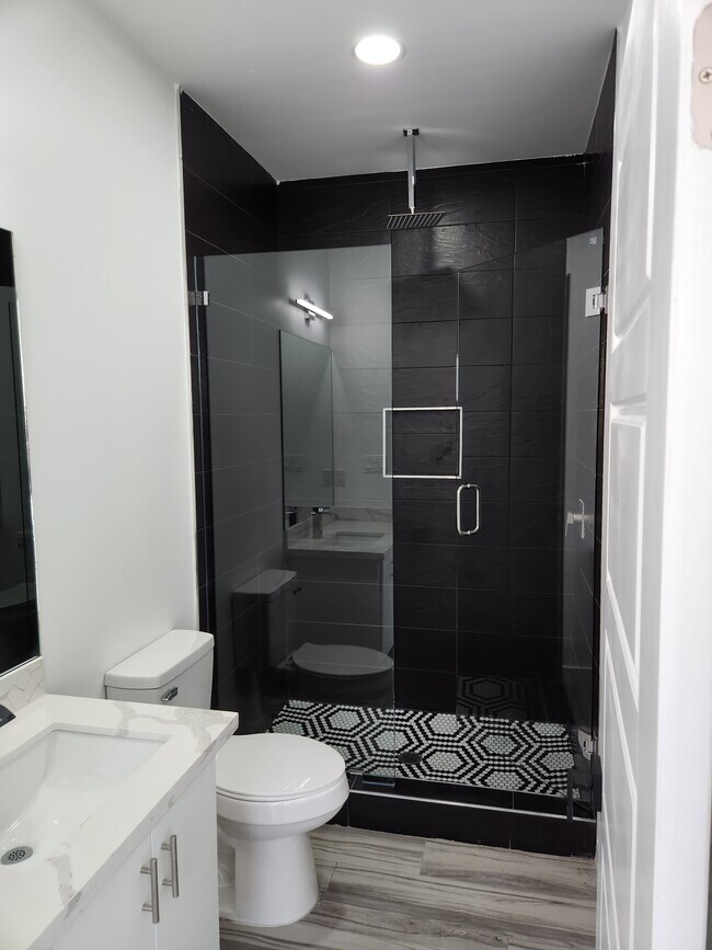 Building Photo - 706 W Seminole Ave