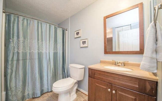 Building Photo - Well maintained 3 bedroom townhouse in established Frederick community ready early May!