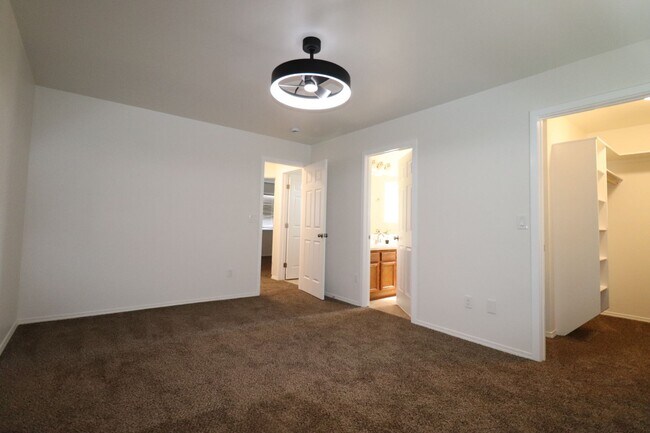 Building Photo - 4BD/3B Nampa Home – Short-Term-6 Month Lease Option!