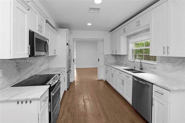 Building Photo - 832 Wallace St