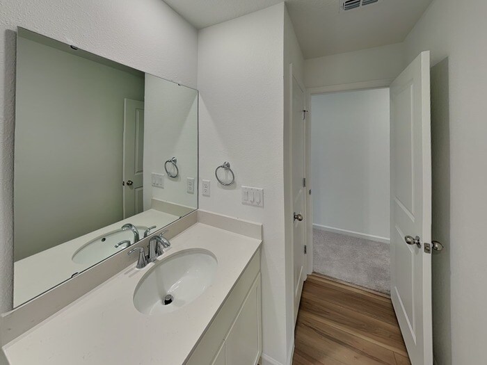 Building Photo - 590 Holly Lks Dr