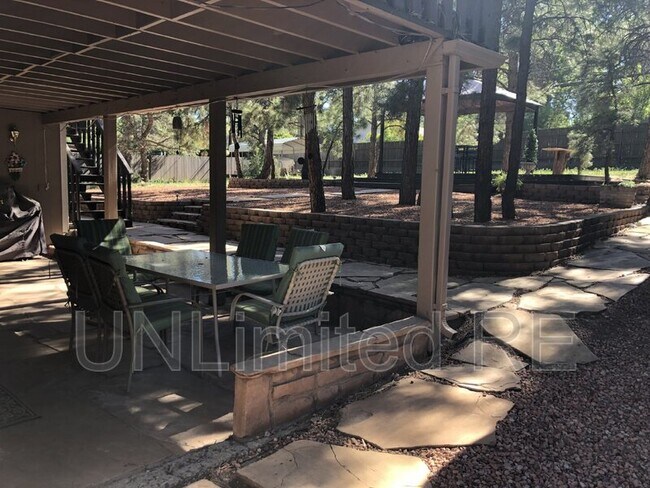 Building Photo - 2589 N Oakmont Dr