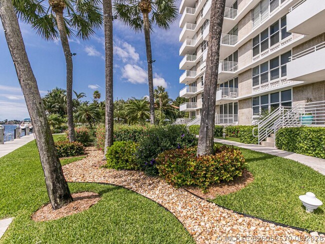 Building Photo - 888 Intracoastal Dr