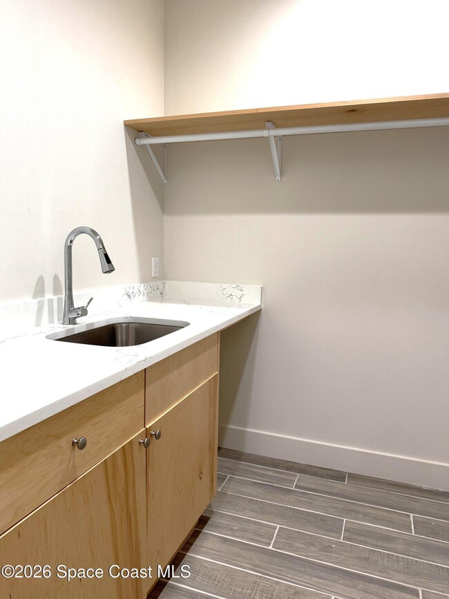 Building Photo - 2851 Edington Dr