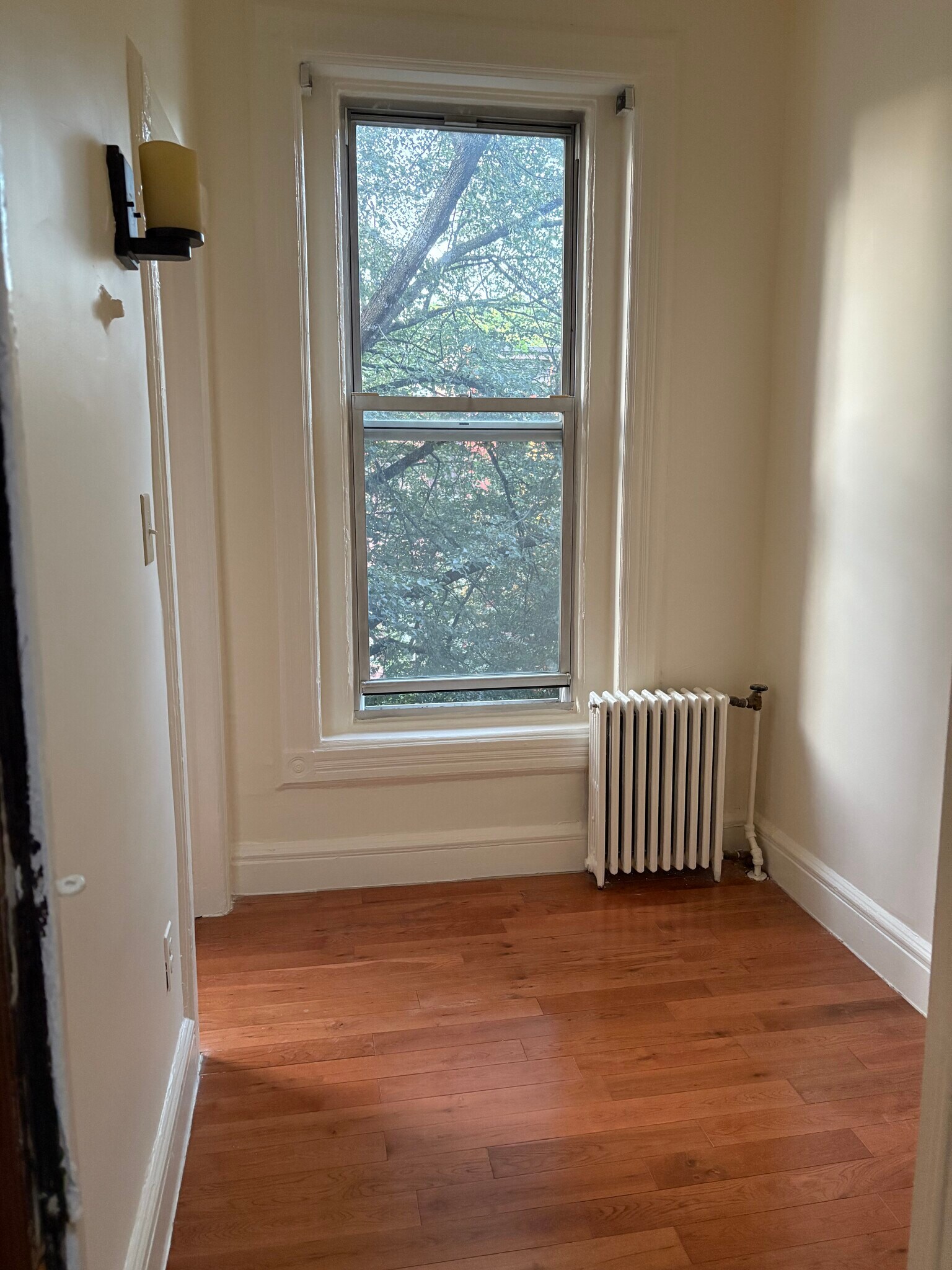 Building Photo - 304 6th St