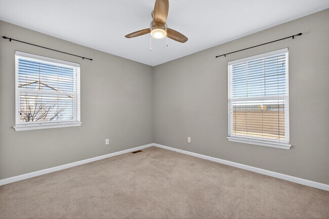 Building Photo - Amazing 3 bedroom home