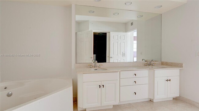 Building Photo - 3370 Hidden Bay Dr