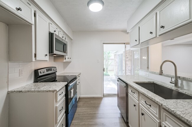 Building Photo - 3311 Palm Desert Ln