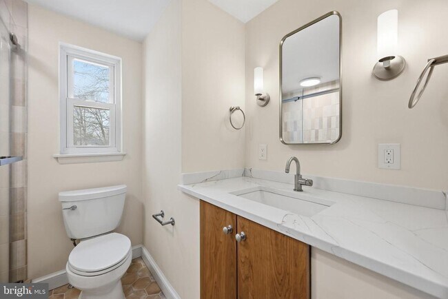 Building Photo - 5804 Lenox Rd