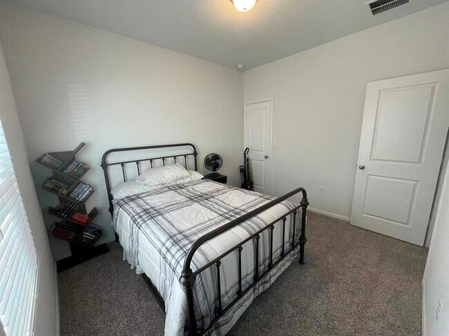 Building Photo - 141 Mammoth Dr