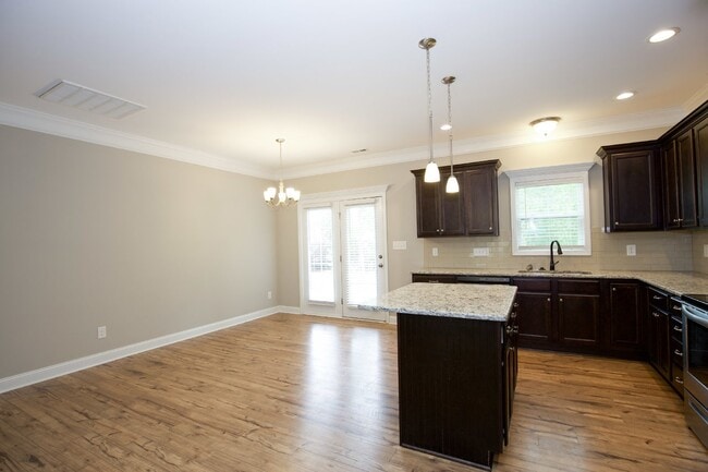 Building Photo - Beautiful home in Gated Community of Woodlake