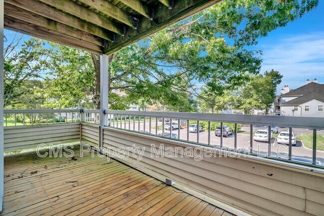 Building Photo - 302 Trinity Ct