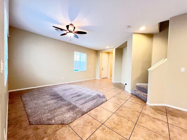 Building Photo - Welcome to this well-maintained 3-bedroom, 2.5-bath home