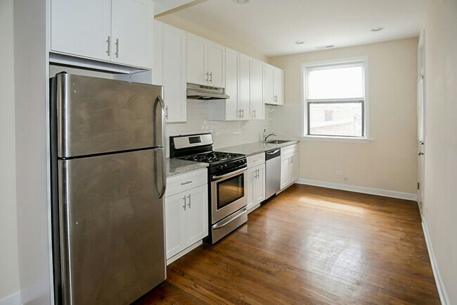 Building Photo - 1831 W Leland Ave