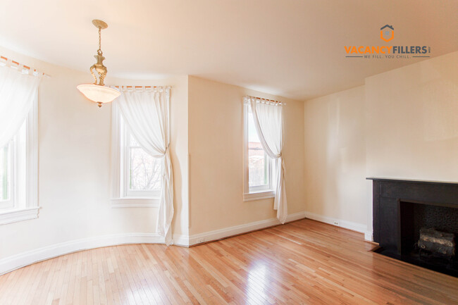 Building Photo - AMAZING central Mount Vernon 1 bd.! Laundr...