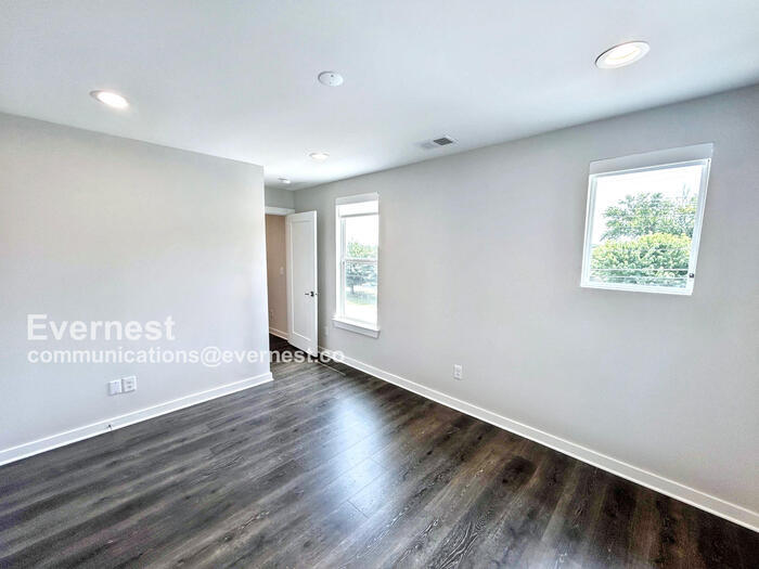 Building Photo - 105 Ethelyne Way