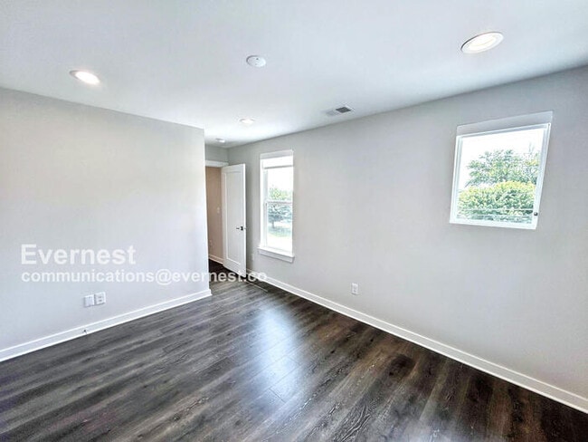 Building Photo - 105 Ethelyne Way