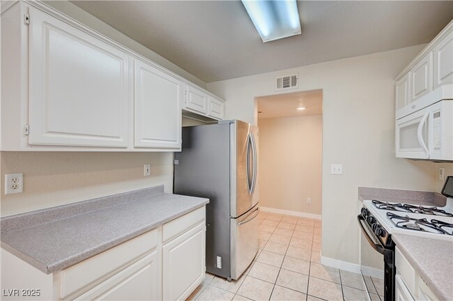 Building Photo - 10164 Tree Bark St