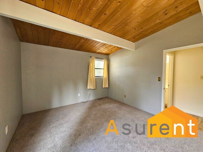 Building Photo - Stunning Home located in the picturesque Ashland