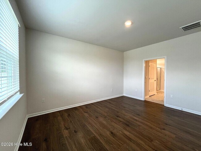 Building Photo - 512 Ragapple Ln