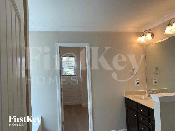 Building Photo - 5608 Falkland Lane