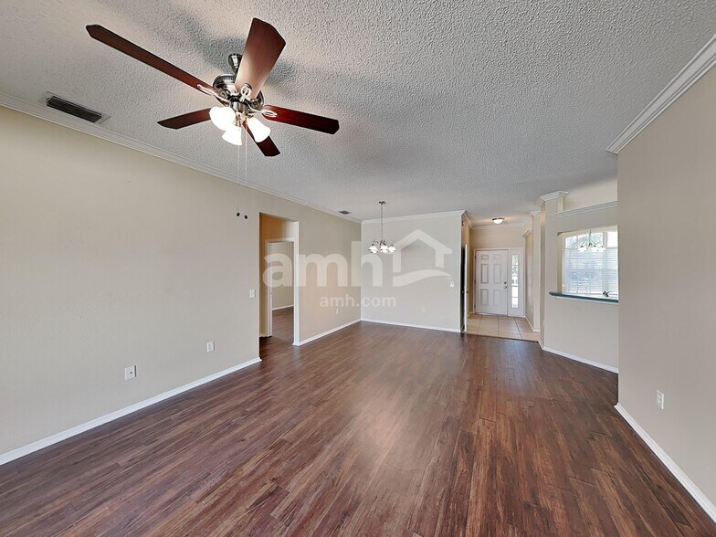 Building Photo - 823 Springwood Cir