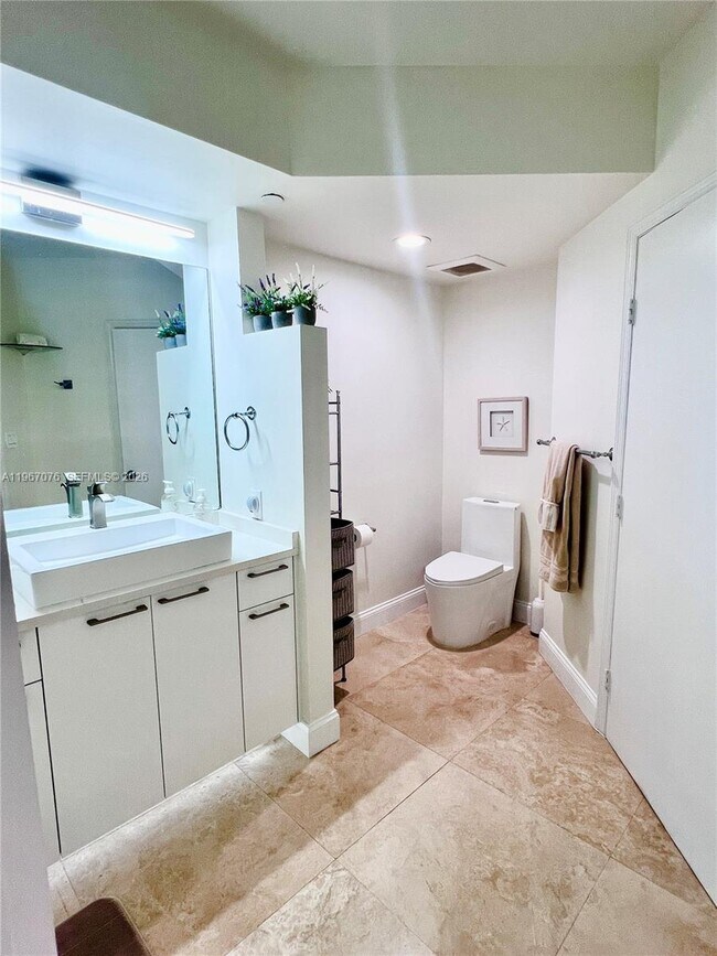 Building Photo - 1330 West Ave