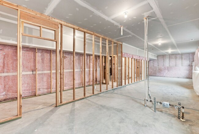Building Photo - Spacious Columbia Floorplan with Full Unfinished Basement