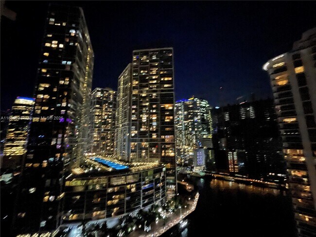 Building Photo - 801 Brickell Key Blvd