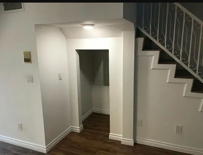 Building Photo - 1122 N Columbus Ave