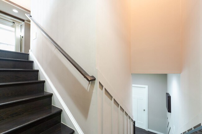 Building Photo - 10225 Hilltop Ascent Dr