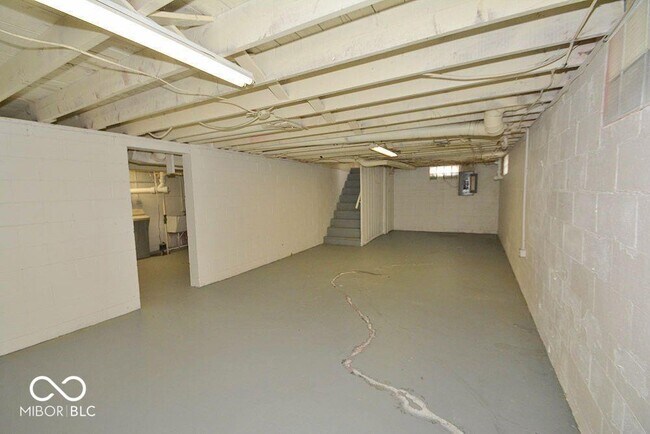 Building Photo - 5005 Indianola Ave