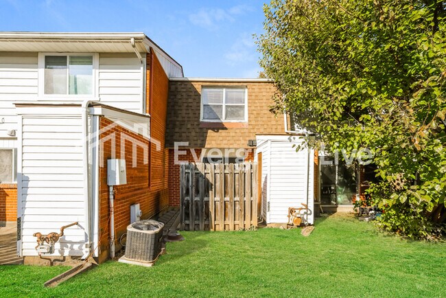 Building Photo - 5871 Taylorsville Rd