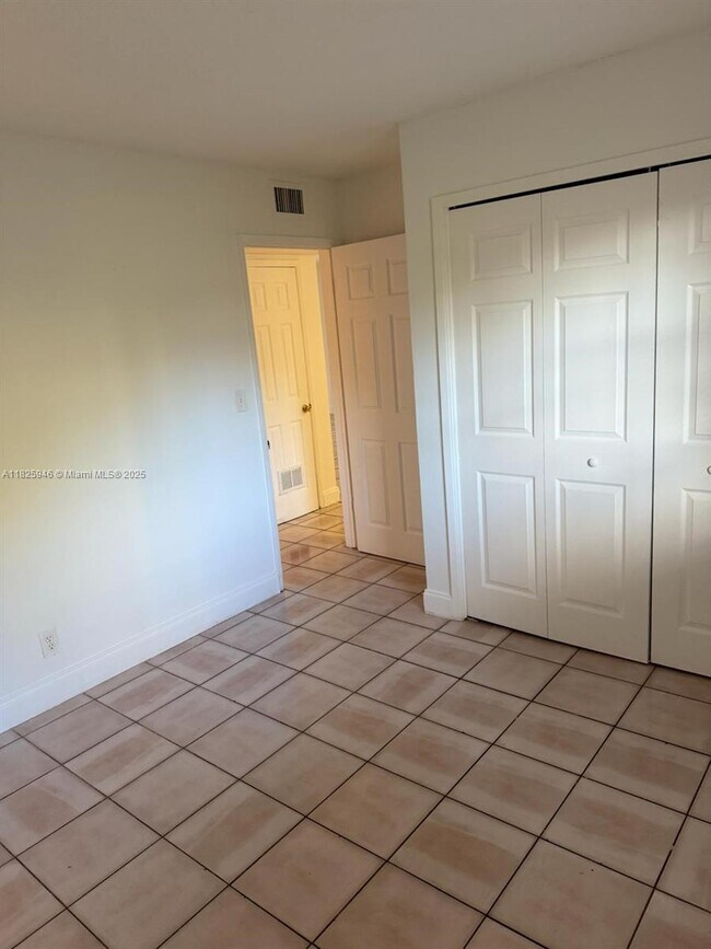 Building Photo - 9203 NW 38th Dr