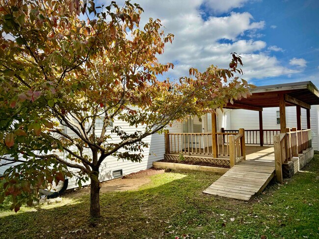 Building Photo - 73 Dan St