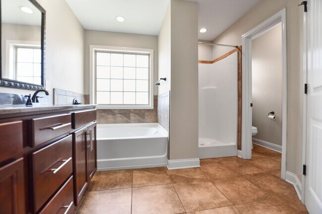 Building Photo - Pet Friendly Four Bedroom!