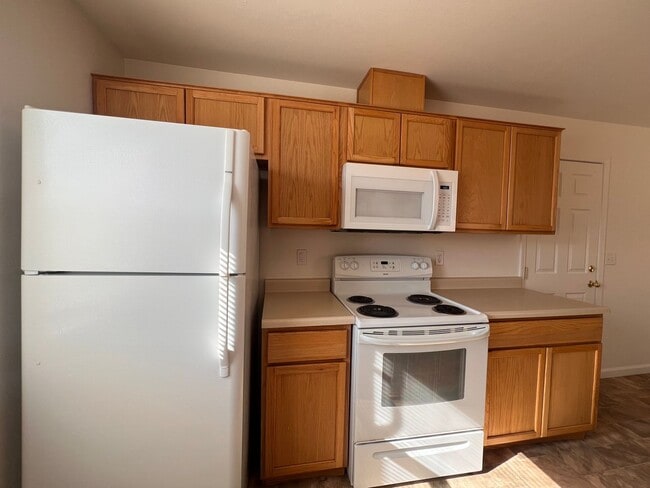 Building Photo - 725 Starlite Dr