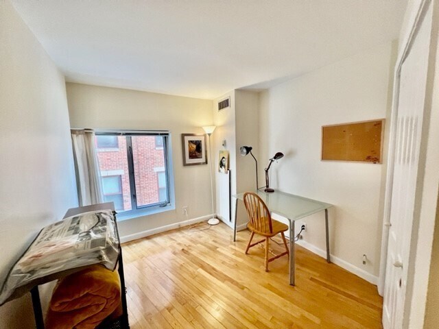 Building Photo - 19 Wiget St