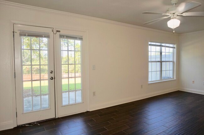 Building Photo - 765 Majestic Dr