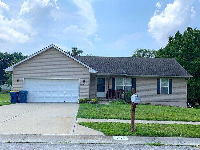 Primary Photo - 1713 Briarwood Ln